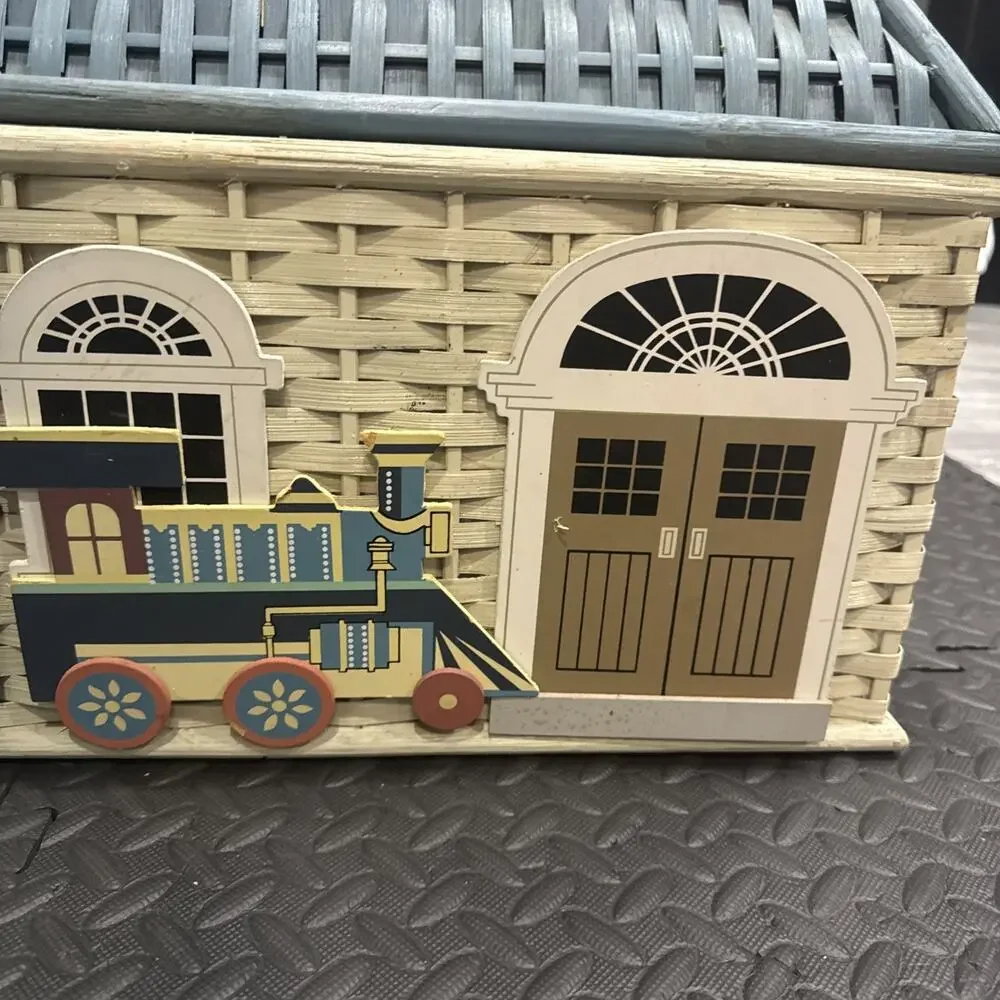 Vintage Cottage House Shaped Wicker Basket Storage Hamper *